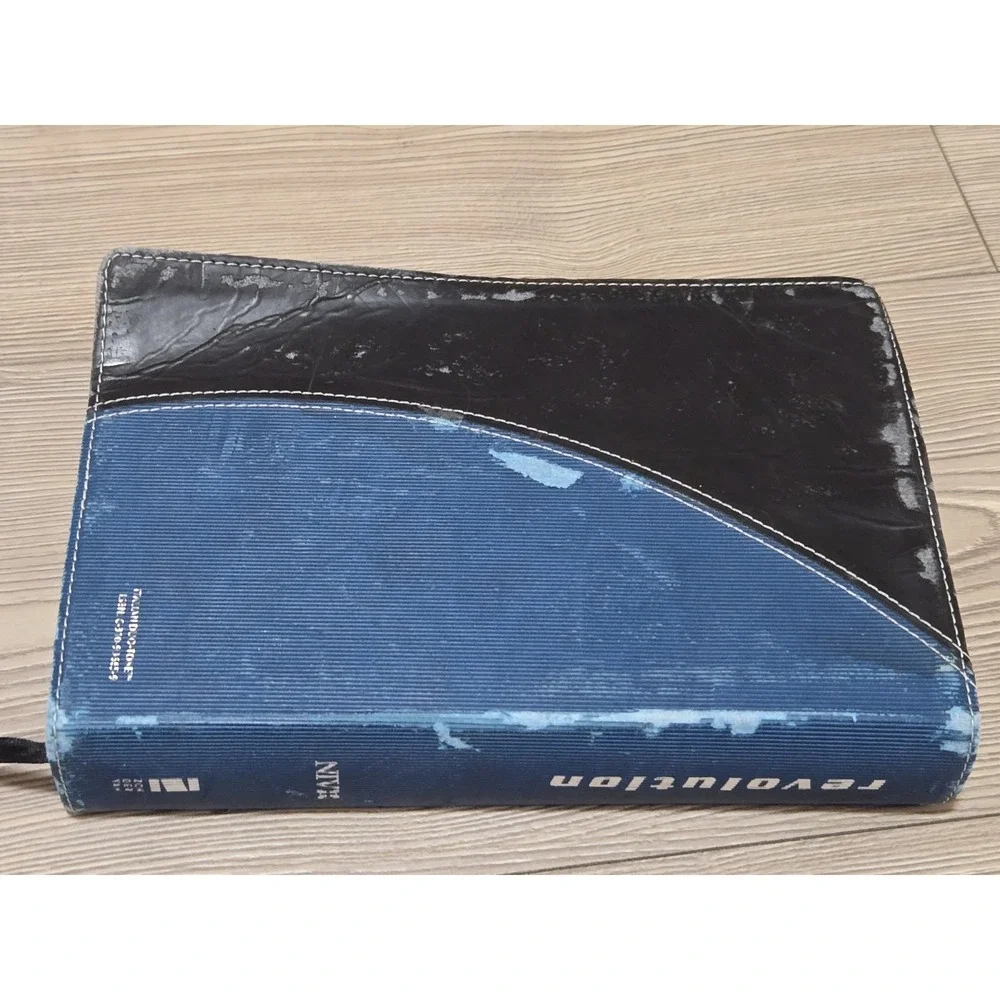 NIV, Revolution: The Bible for Teen Guys, Leathersoft, Blue/Charcoal